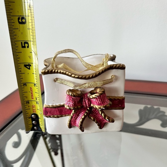 K’s Collection Ceramic Gift Bag Wrapped W/ Red & Gold Trim Ribbon & Gold Ribbon - Picture 4 of 9